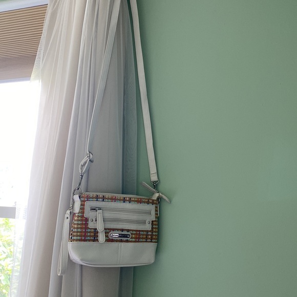 Stone Mountain NWOT Crossbody Wristlet Adjustable Strap White and Tan Woven - Picture 3 of 12